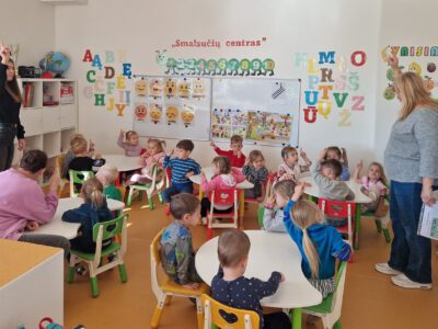 RUGSĖJIS PRASIDĖJO SU „LIEŽUVĖLIO POKŠTAIS RYTO RATELYJE“!