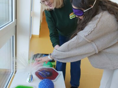 SENSORINIAIS POJŪČIAIS GRĮSTA VEIKLA „SAUGUS SU TAVIMI“