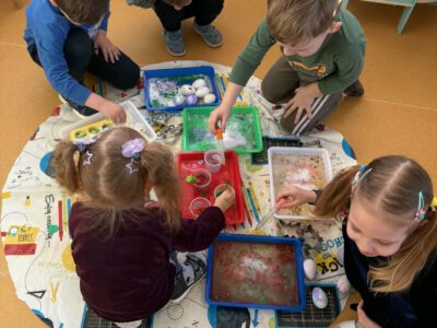 MAŽŲJŲ ATRADIMAI: NUO KIAUŠINIO IKI MARGUČIO MAŽŲJŲ ATRADIMAI: NUO KIAUŠINIO IKI MARGUČIO